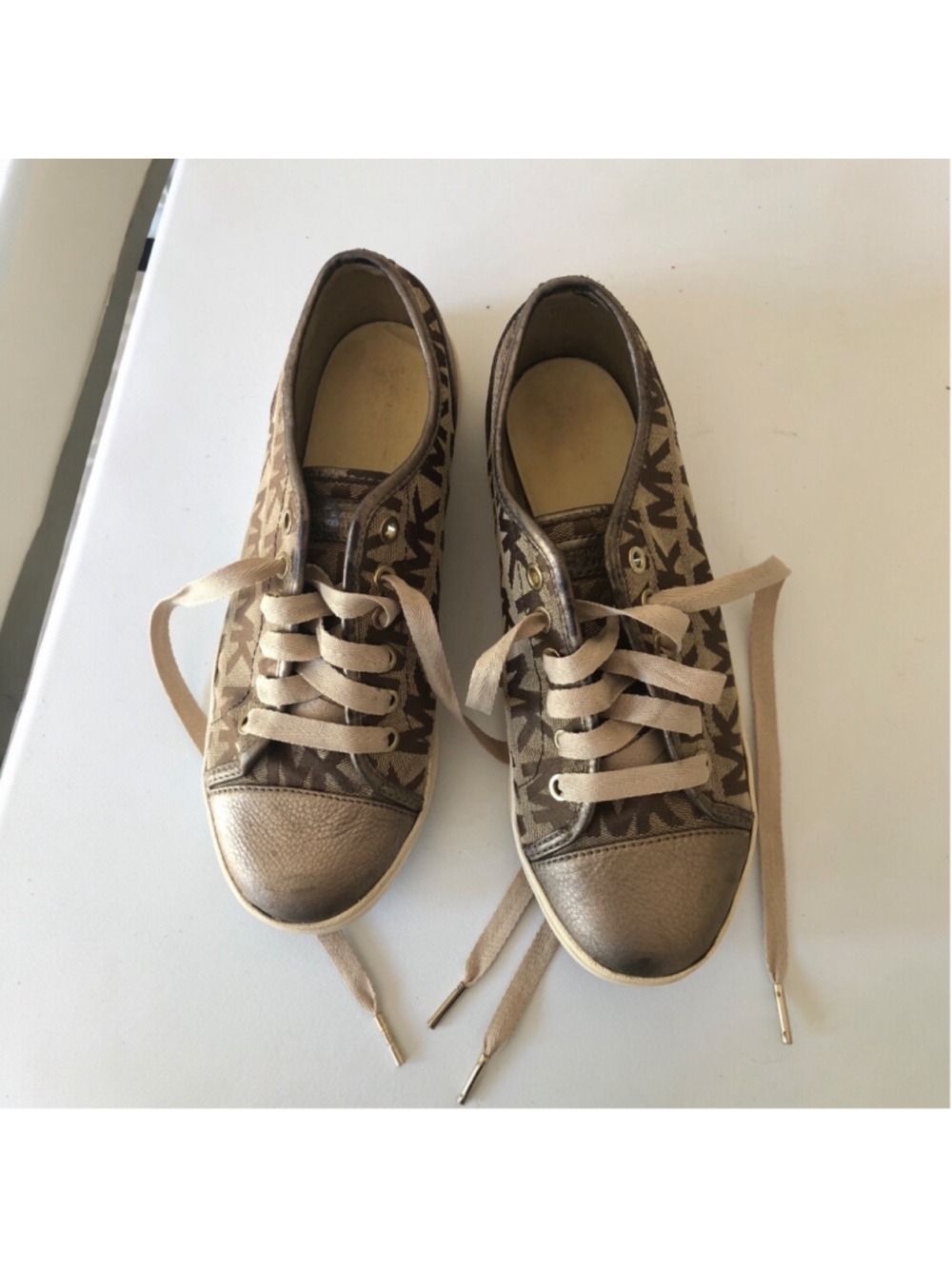Size 8M Michael Kors City Sneakers Signature Monogram Print Gold Accents